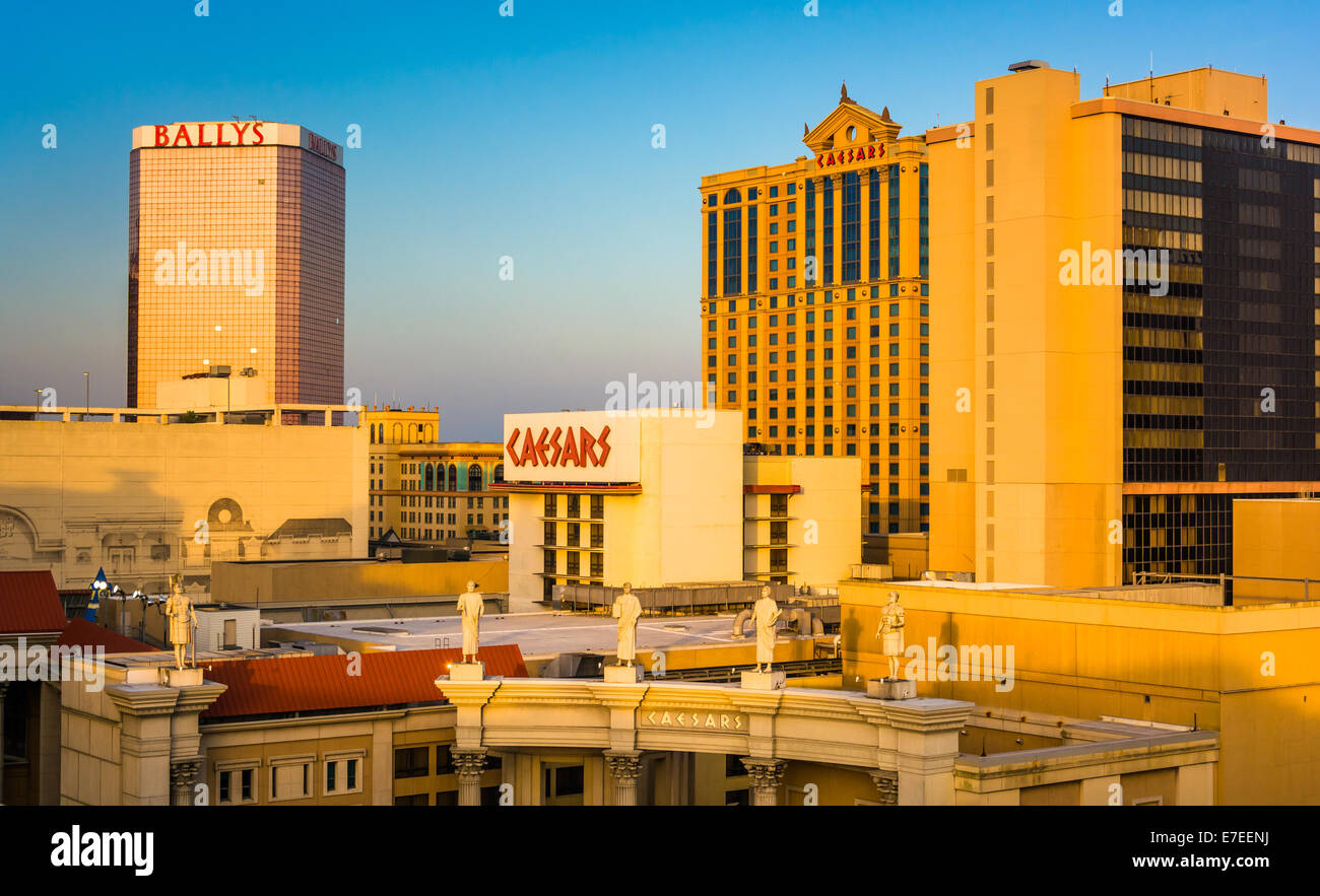 Abendlicht auf Caesars in Atlantic City, New Jersey. Stockfoto