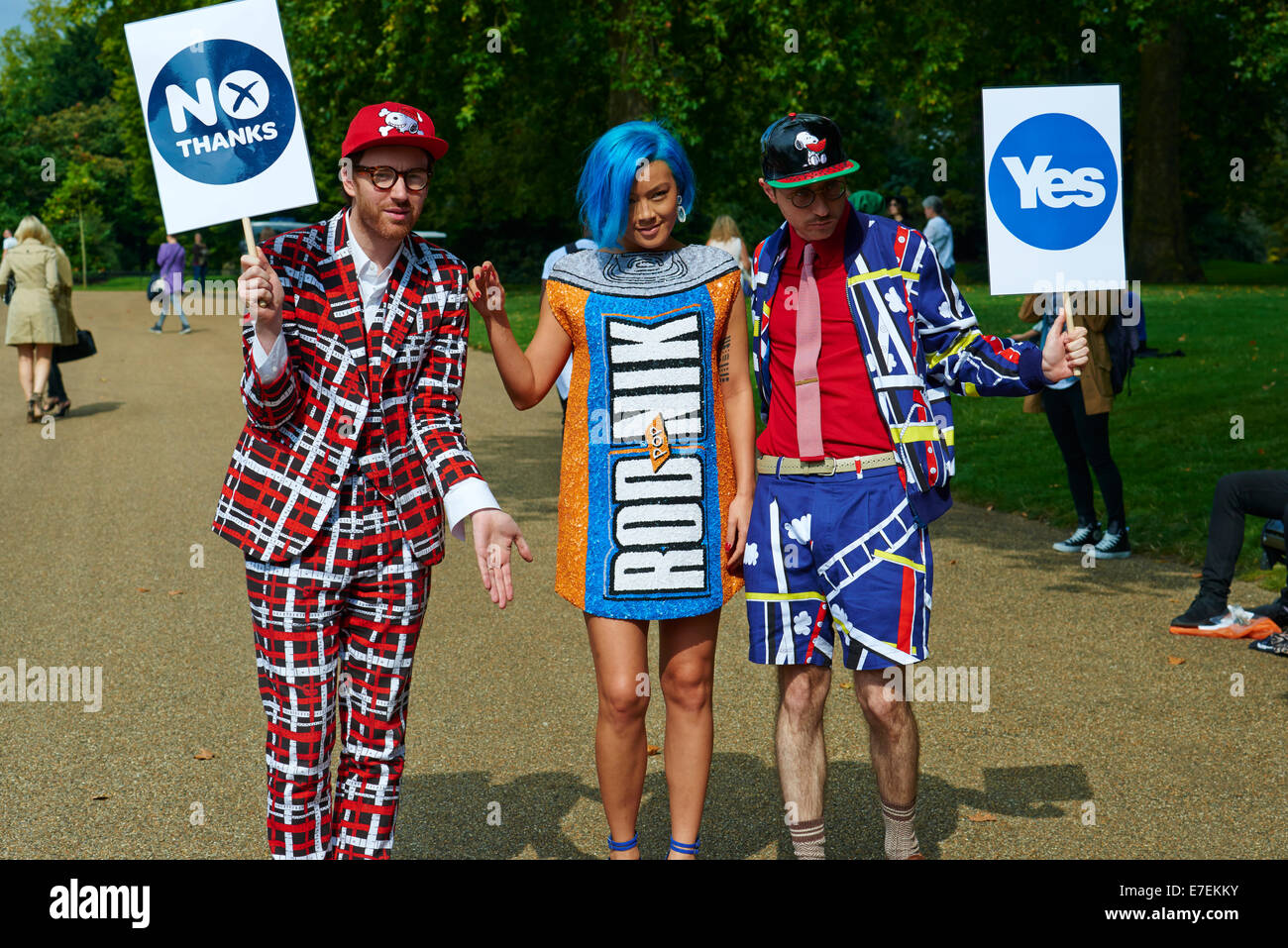 Modelle für Fotos posieren nach Burberry Prorsum Mode zeigen gekleidet, markieren Sie die schottischen Volksabstimmung Stockfoto