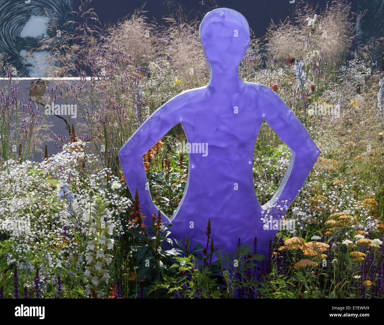 Garten - stolz - The Stonewall Garten brechen hinunter die Wände des Stolzes - Blick auf Garten Skulptur von pro Stockfoto