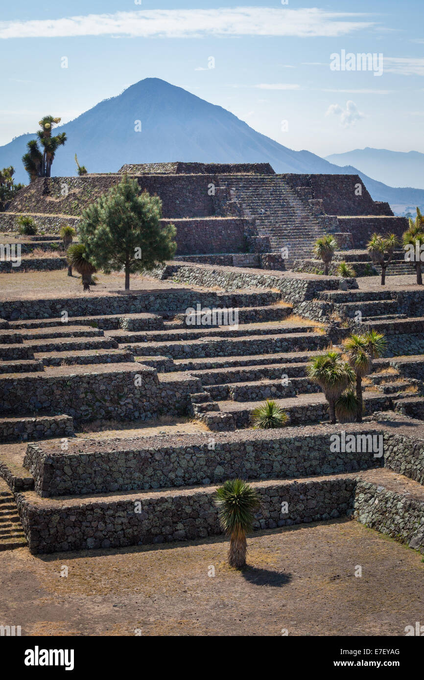 Hauptpyramide und Ruinen von La Cantona, Puebla, Mexiko. Stockfoto