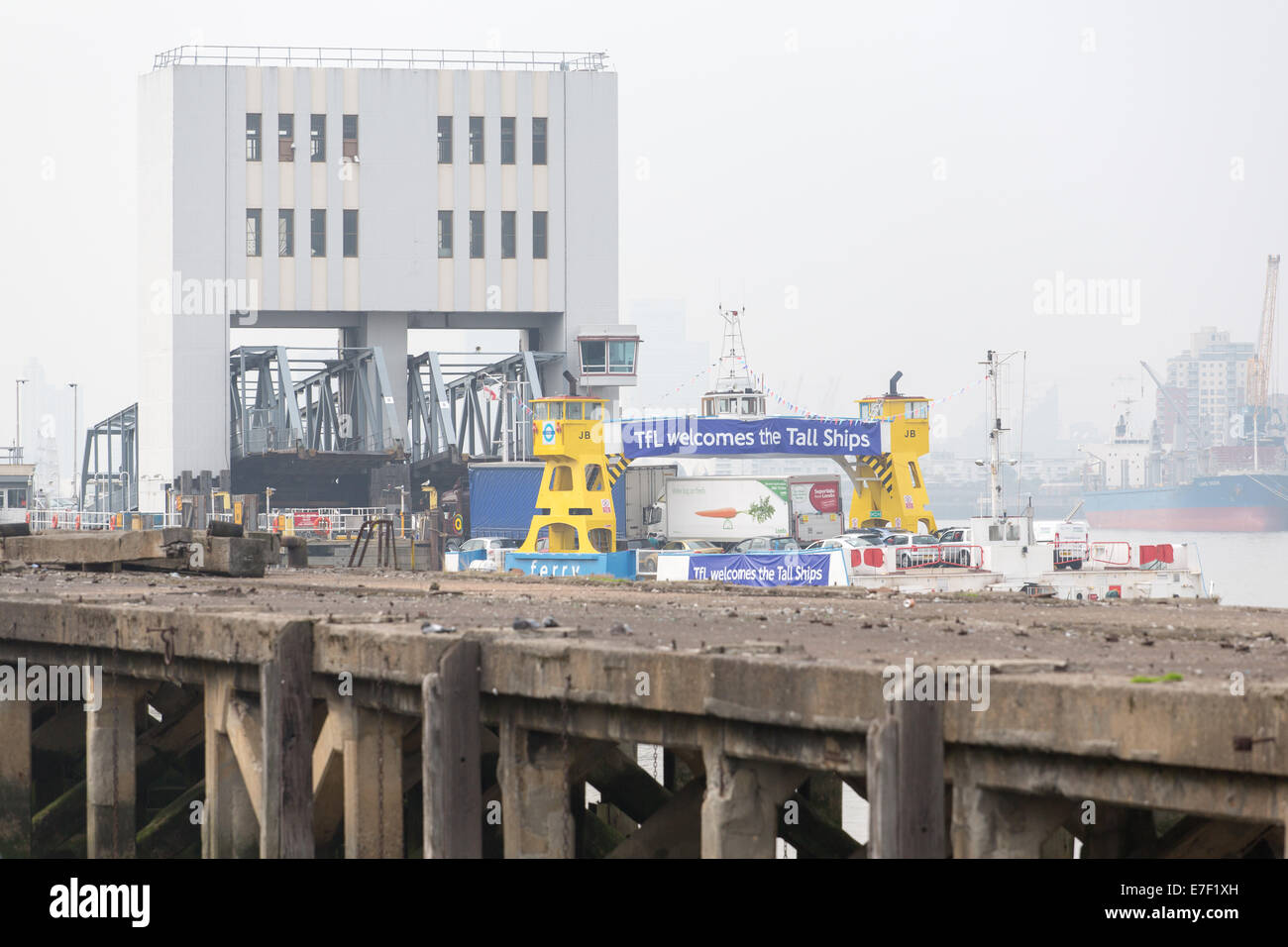 Kostenlose Woolwich Fähre bei hohen Schiffe Festival auf der Themse in London, Royal Greenwich und Woolwich im September 2014 Stockfoto