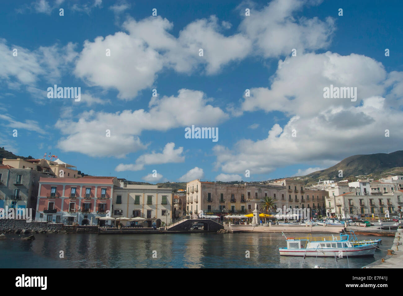 Hafen Marina Corta, Lipari Stadt, Lipari, Äolischen oder Liparischen Inseln, Tyrrhenischen Meer, Süditalien, Italien Stockfoto