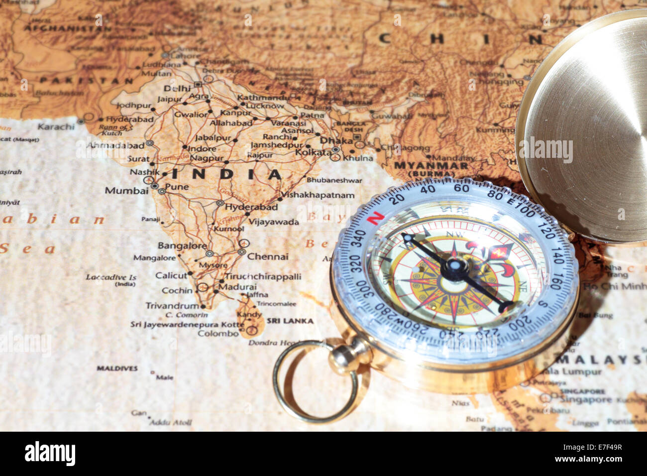 Kompass auf einer Karte zeigt auf Indien, planen eine Reise Wert Stockfoto