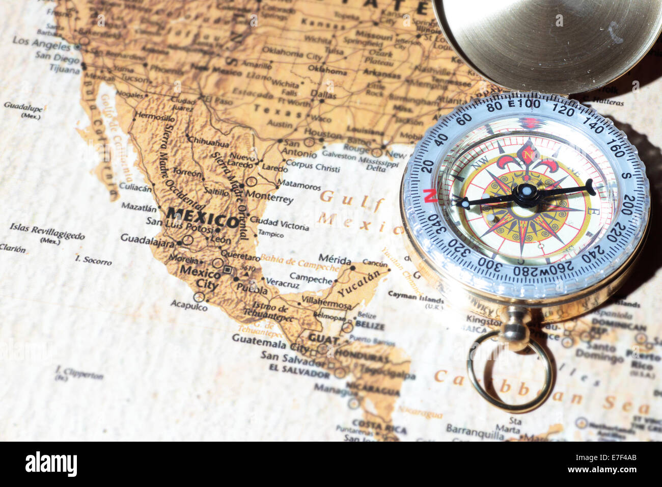 Kompass auf einer Karte zeigt auf Mexiko, planen eine Reise Wert Stockfoto