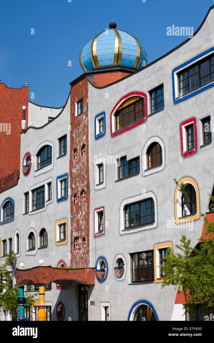 Luther-Melanchthon-Gymnasium, entworfen von Friedensreich Hundertwasser, Lutherstadt Wittenberg, Sachsen-Anhalt, Deutschland Stockfoto