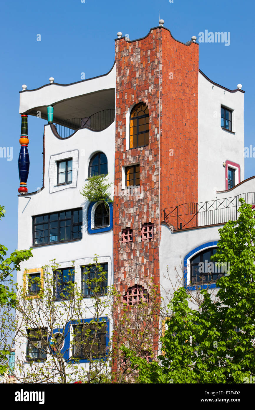 Luther-Melanchthon-Gymnasium, entworfen von Friedensreich Hundertwasser, Lutherstadt Wittenberg, Sachsen-Anhalt, Deutschland Stockfoto