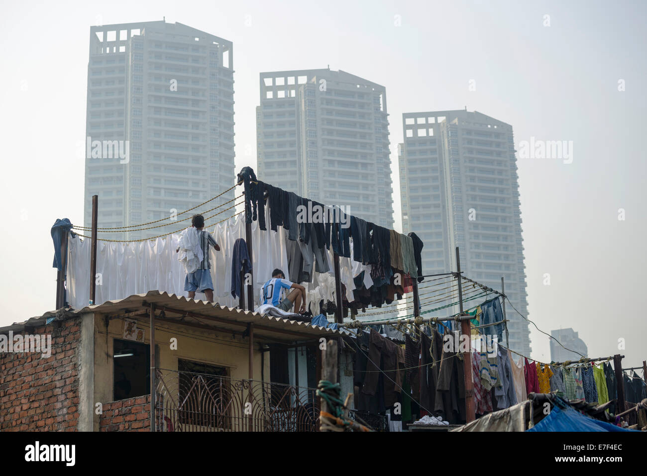 Trocknen von Wäsche, Mahalaxmi Dhobi Ghat, Wäsche Bezirk von Mumbai, Maharashtra, Indien Stockfoto