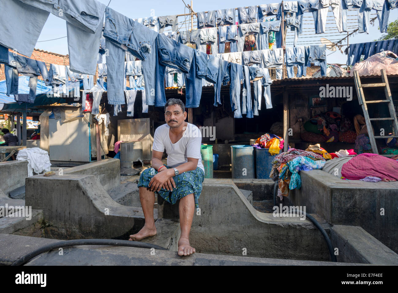 Trocknen von Wäsche, Mahalaxmi Dhobi Ghat, Wäsche Bezirk von Mumbai, Maharashtra, Indien Stockfoto