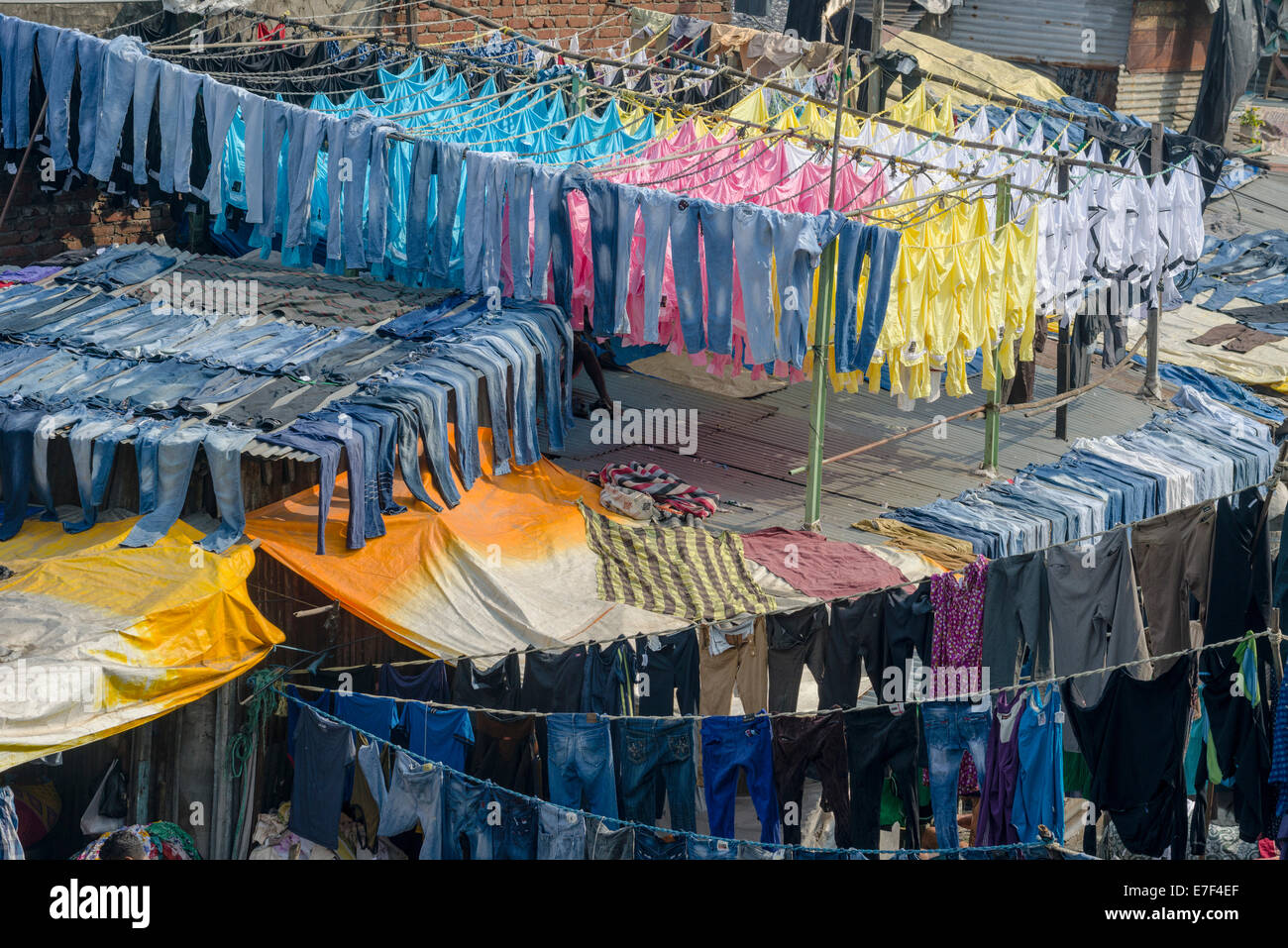 Trocknen von Wäsche, Mahalaxmi Dhobi Ghat, Wäsche Bezirk von Mumbai, Maharashtra, Indien Stockfoto