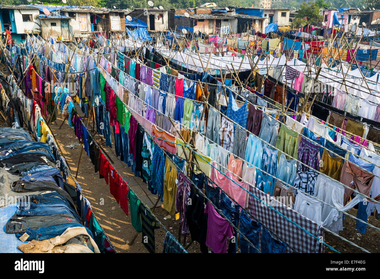 Trocknen von Wäsche, Mahalaxmi Dhobi Ghat, Wäsche Bezirk von Mumbai, Maharashtra, Indien Stockfoto