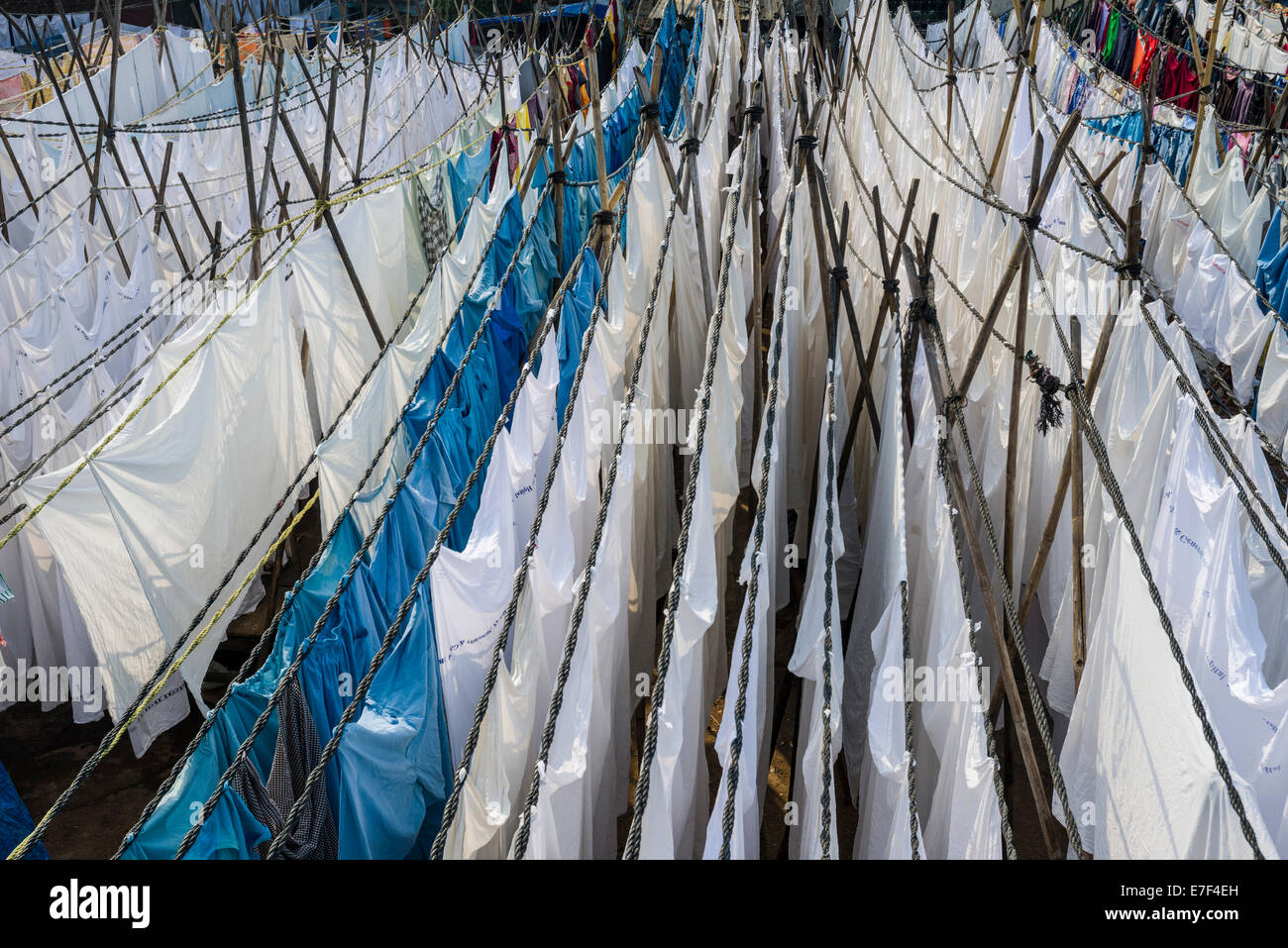 Trocknen von Wäsche, Mahalaxmi Dhobi Ghat, Wäsche Bezirk von Mumbai, Maharashtra, Indien Stockfoto