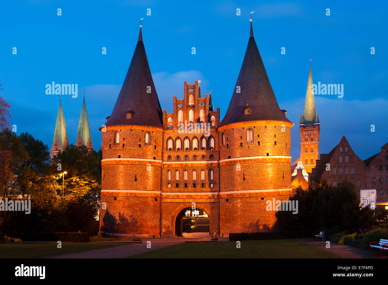 Holstentor, Holstentor, bei Nacht, historischen Zentrum, UNESCO-Weltkulturerbe, Hansestadt Lübeck, Schleswig-Holstein Stockfoto