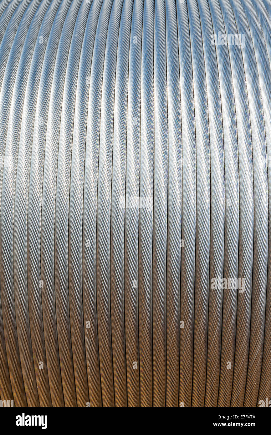 Leitende Kabel für Hochspannung Übertragungskabel Linien, Stahl mit Aluminium-Ummantelung auf einer Rolle, Deutschland Stockfoto