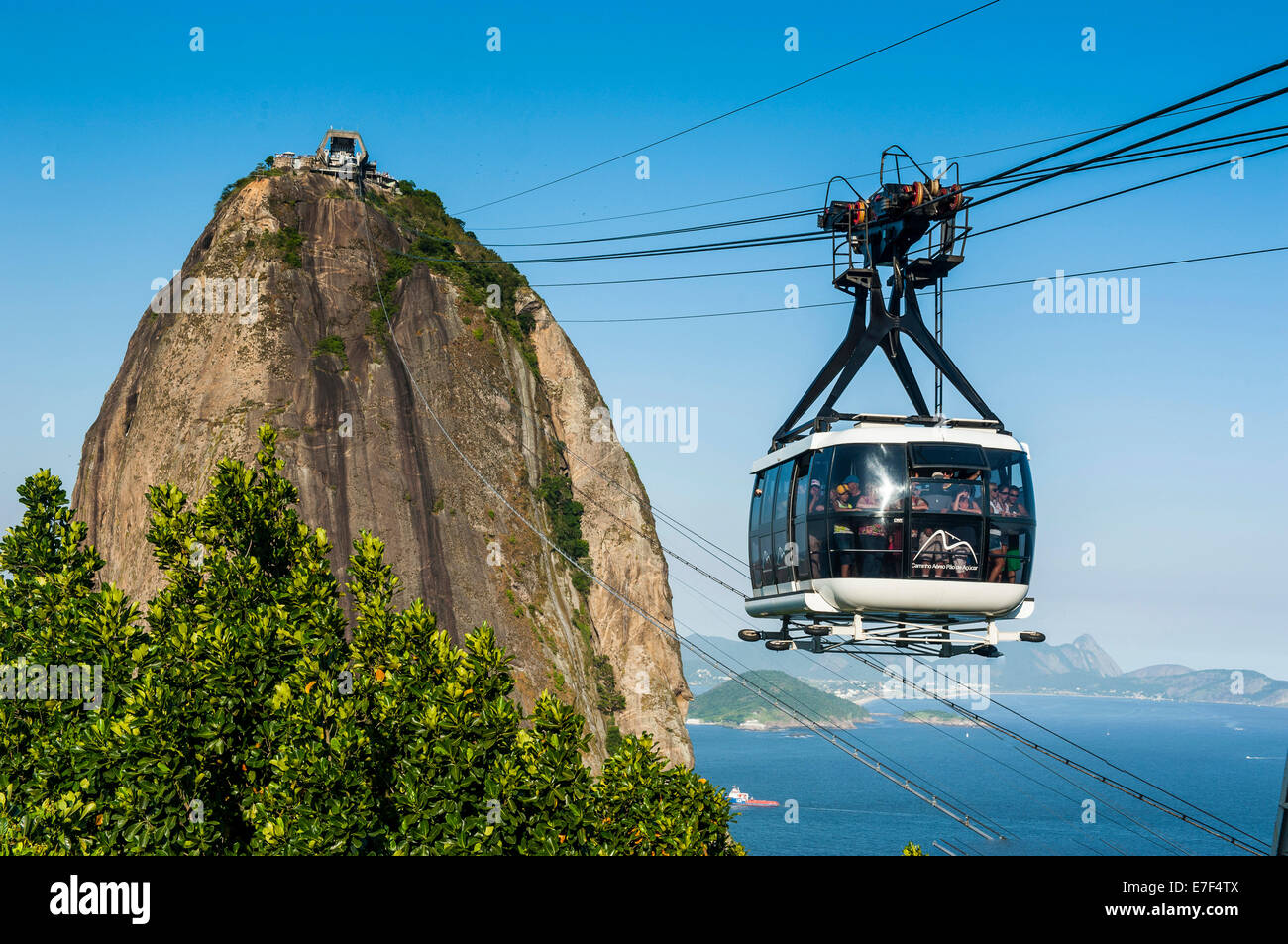 seilbahn-zum-zuckerhut-oder-p-o-de-a-car-rio-de-janeiro-brasilien
