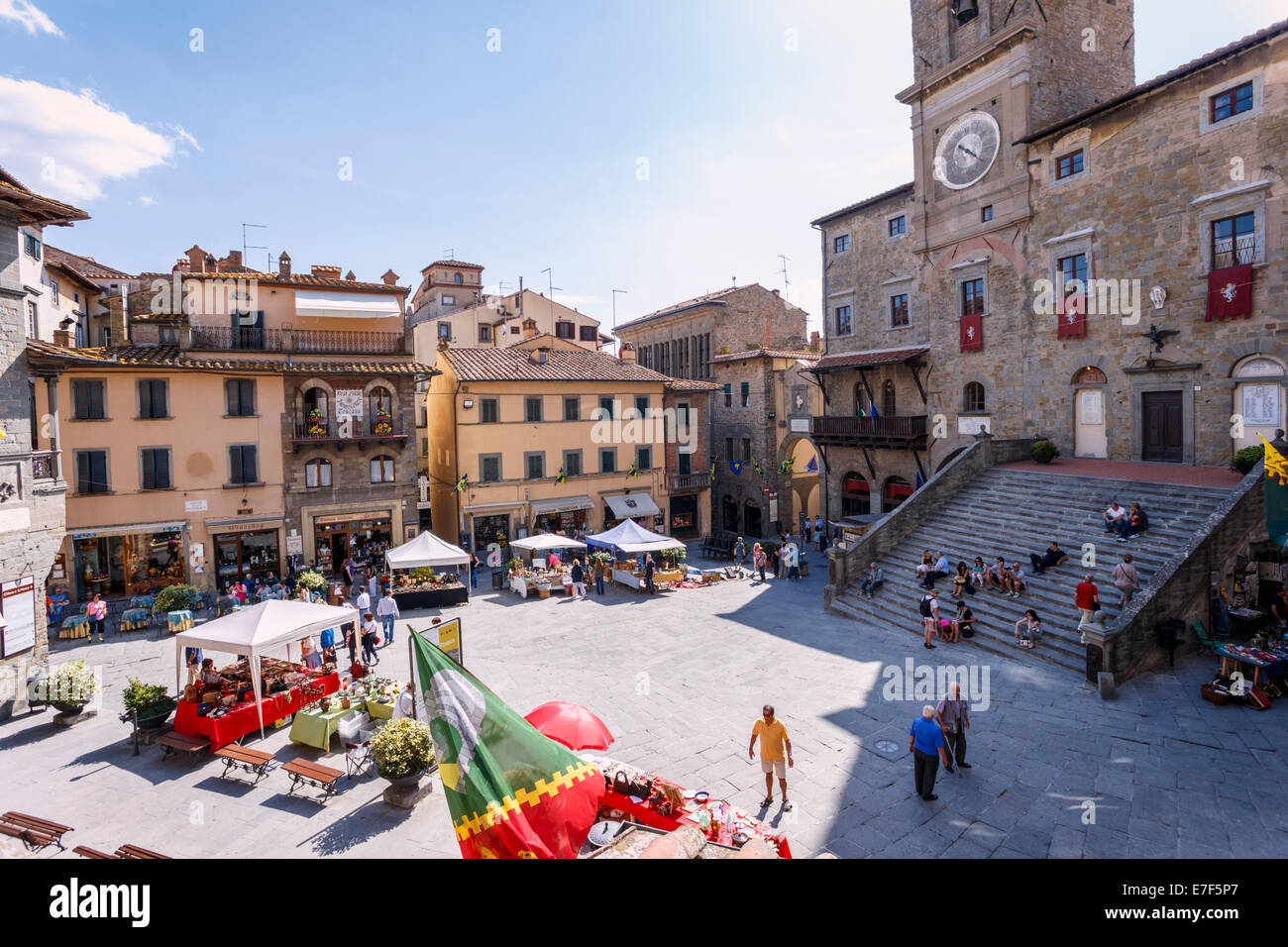 Markt auf der Piazza della Repubblica in Cortona, Toskana, Italien. Stockfoto