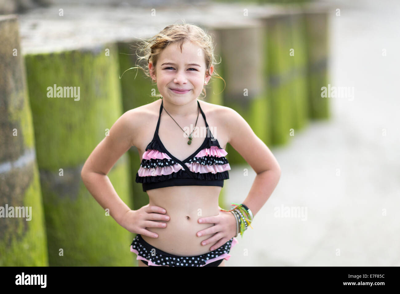 6 7 jahre mädchen bikini -Fotos und -Bildmaterial in hoher Auflösung – Alamy