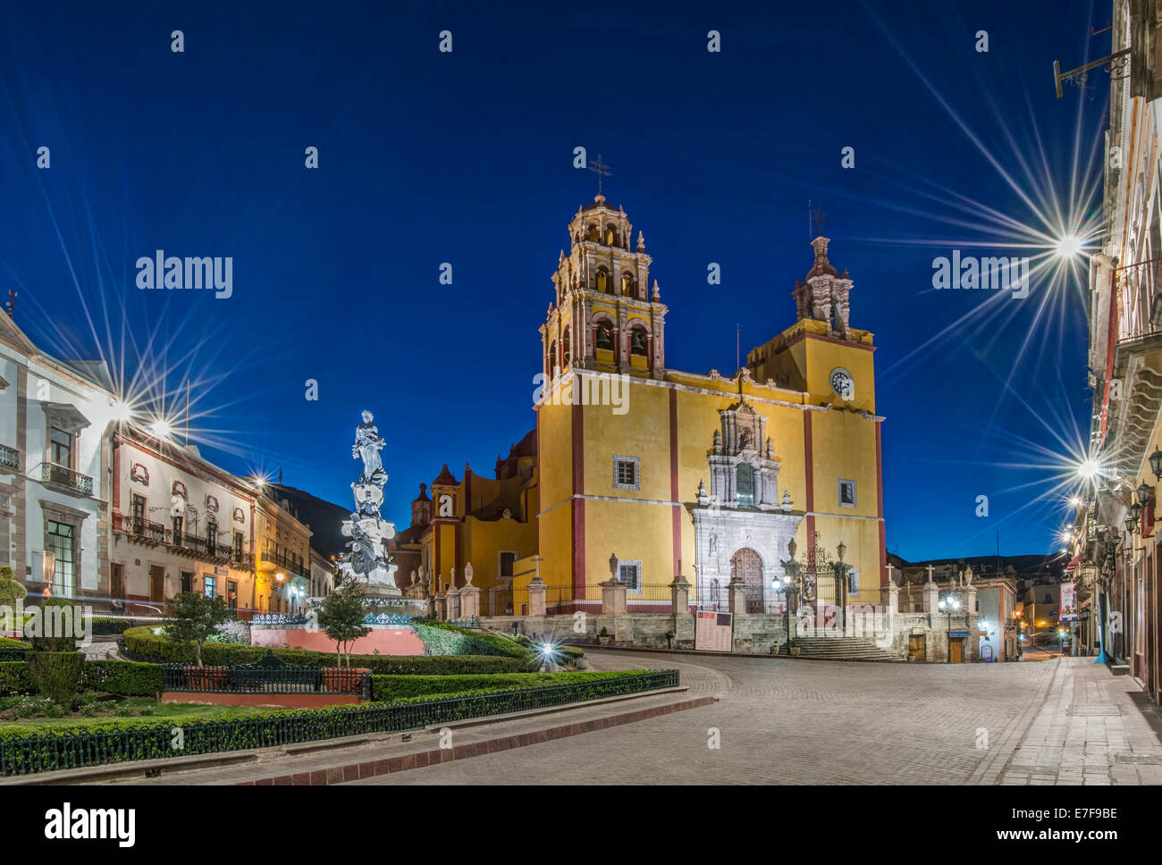 Kirche unserer lieben Frau von Guanajuato in Plaza De La Paz in der Morgendämmerung, Guanajuato, Guanajuato, Mexiko Stockfoto