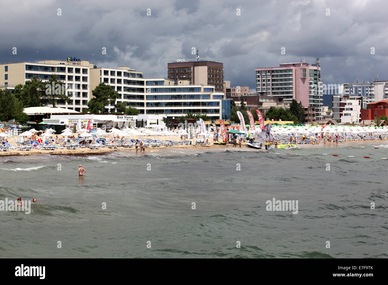 Wetter Am Sonnenstrand In Bulgarien Im Juni Sonnenstrand, Bulgarien - 19.Juni: Menschen besuchen Sunny Beach am 19
