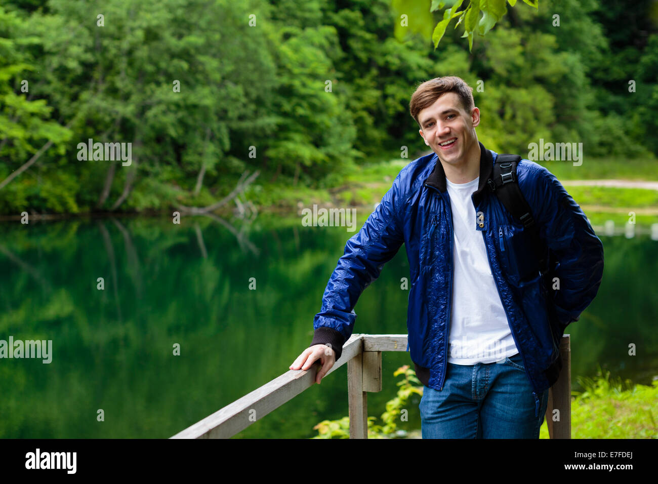 Hübscher Kerl posiert Stockfoto