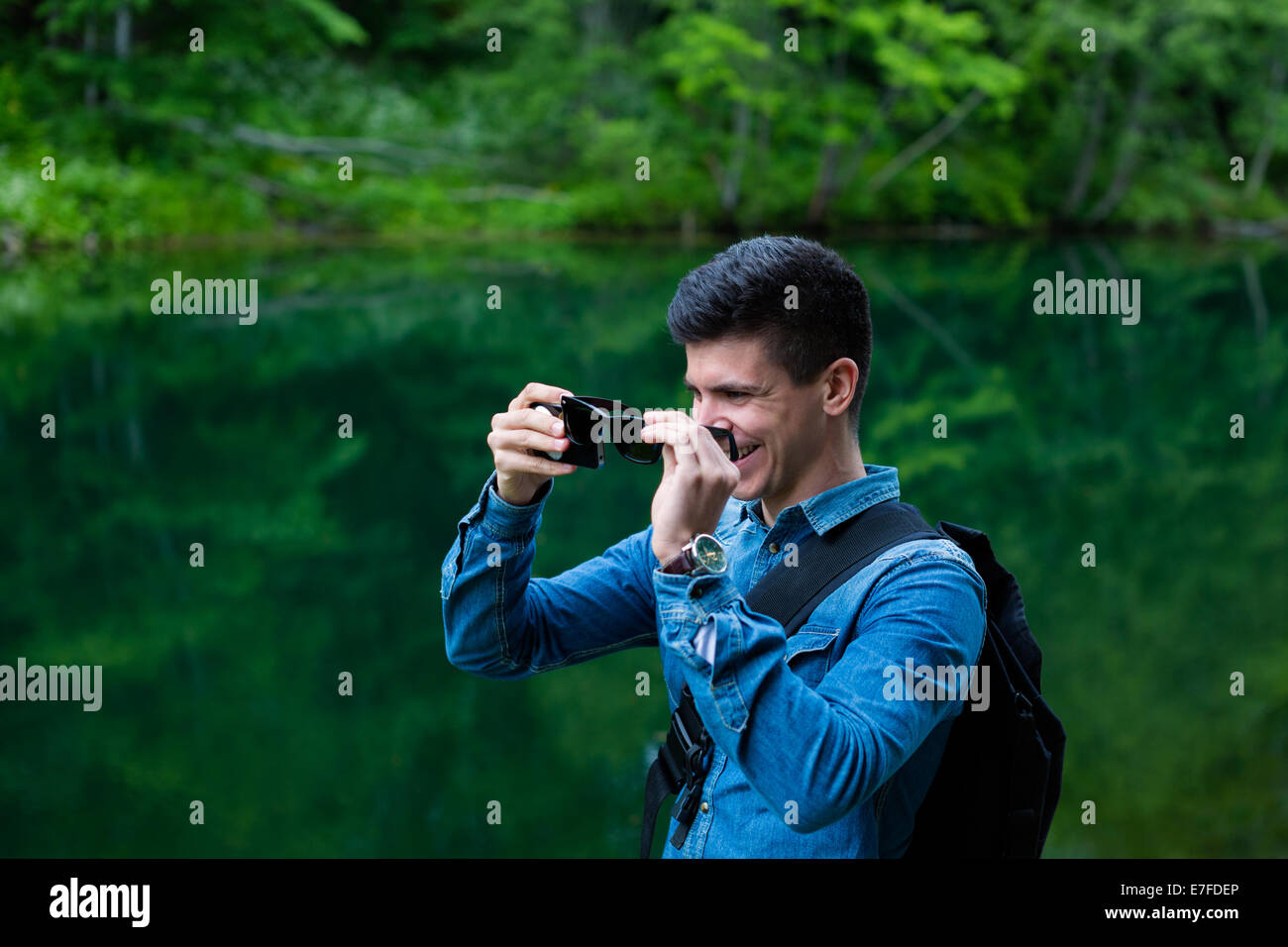 Mann mit Telefon Stockfoto