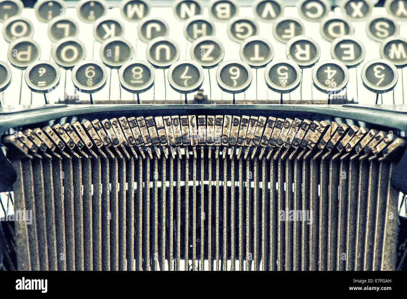 Antike Schreibmaschine. Vintage-Objekt. Retro-Stil getönten Bild Stockfoto