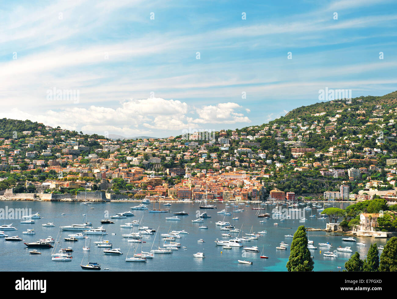Blick auf Luxus-Resort und Bucht der Cote d ' Azur. Villefranche von Nizza, Côte d ' Azur, Mittelmeer Stockfoto