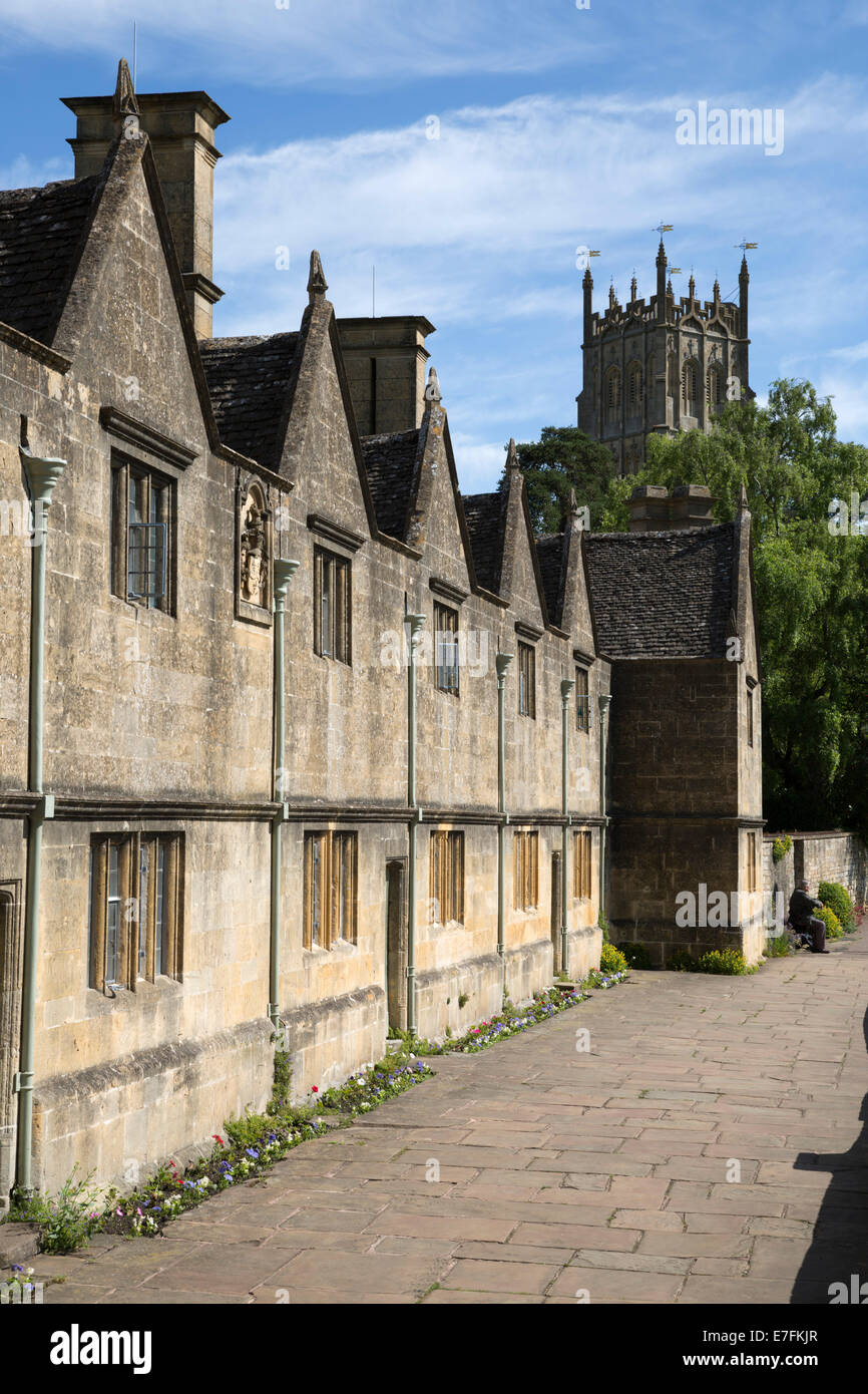 Armenhäuser und St. James Church, Chipping Campden, Cotswolds, Gloucestershire, England, Vereinigtes Königreich, Europa Stockfoto