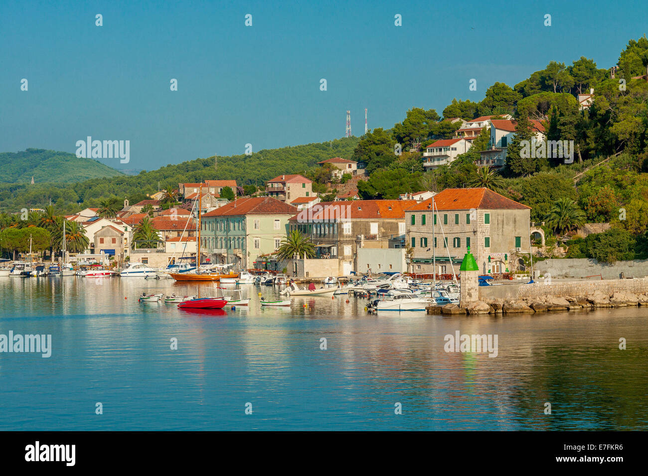 Jelsa im Morgenlicht, Insel Hvar, Kroatien Stockfoto