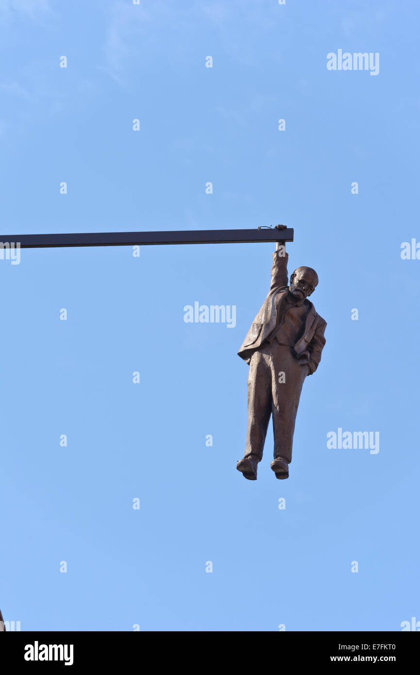 Die "Hängende Mann" Skulptur von David Cerny, Prag, Tschechische Republik. Stockfoto