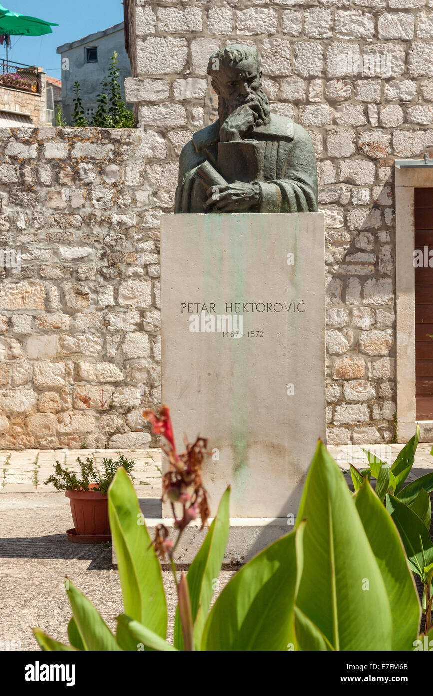 Skulptur des kroatischen Renaissance-Dichters Petar Hektorovic in Stari Grad, Insel Hvar, Kroatien Stockfoto
