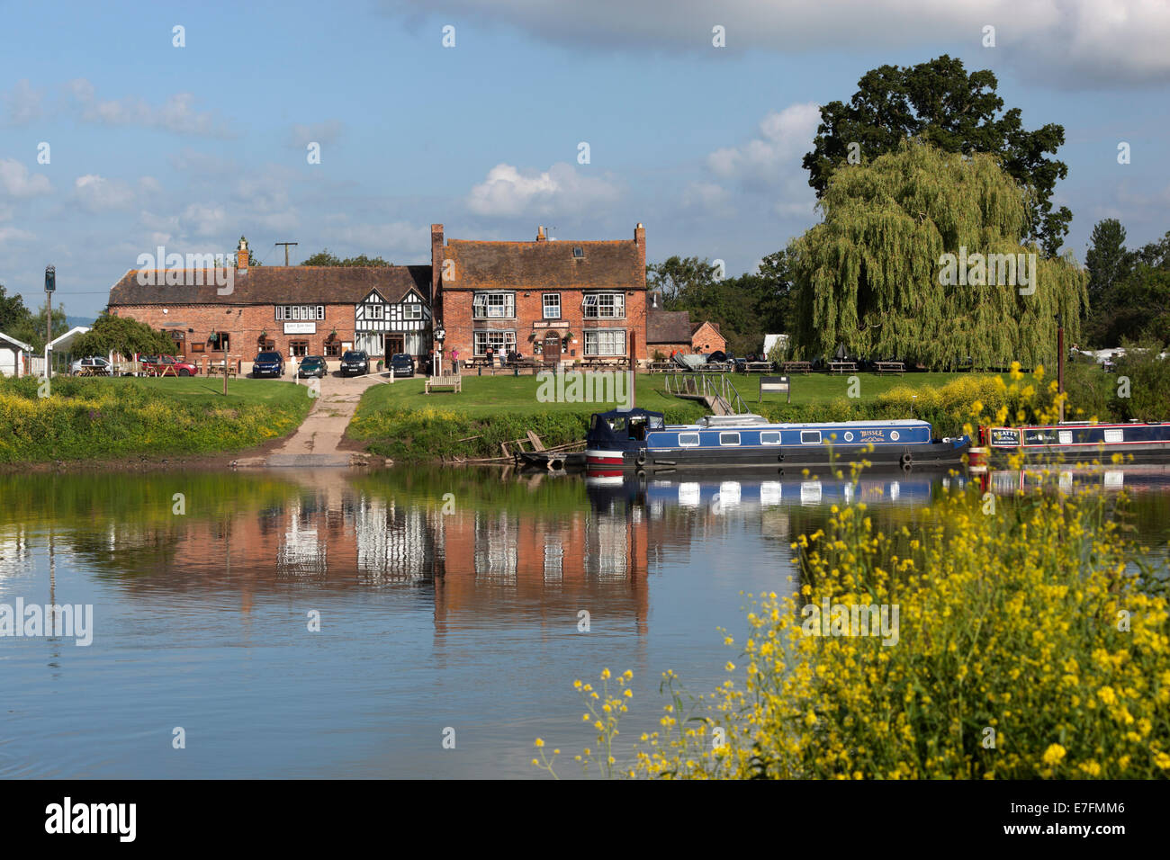 Unteren Lode Inn (15. Jh. am Fluss Inn), Forthampton, Tewkesbury, Gloucestershire, England, Vereinigtes Königreich, Europa Stockfoto