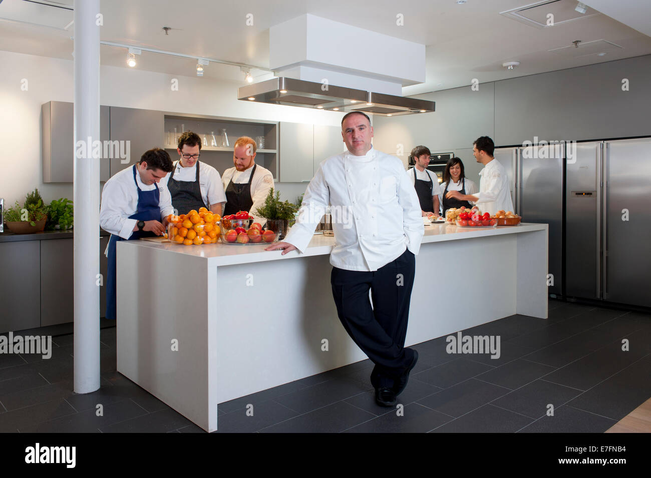 Chef José Andrés Jose Andres in seiner Versuchsküche in Washington DC genannt denken Food Group (nur zur redaktionellen Nutzung) Stockfoto