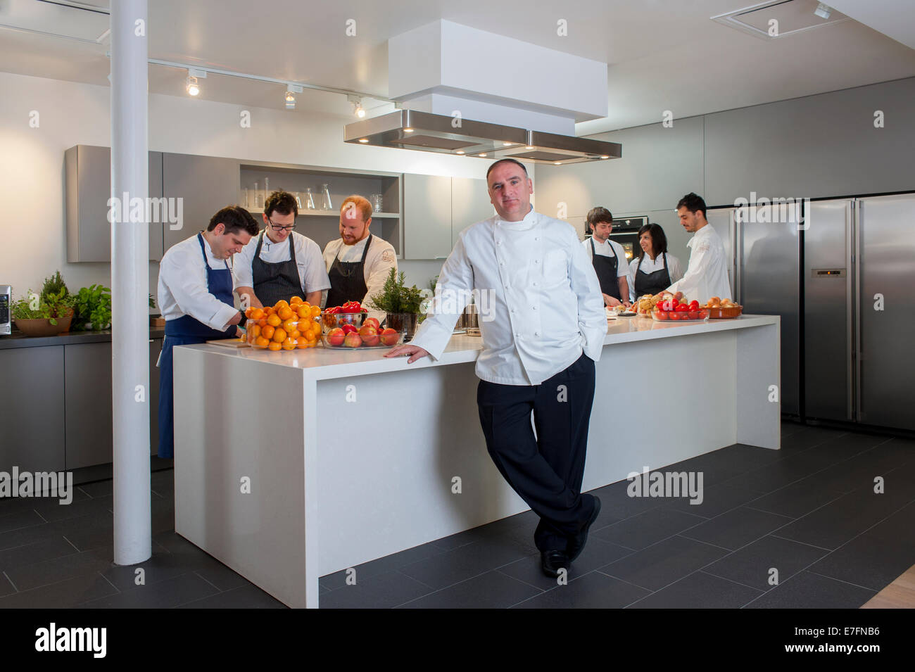 Chef José Andrés Jose Andres in seiner Versuchsküche in Washington DC genannt denken Food Group (nur zur redaktionellen Nutzung) Stockfoto
