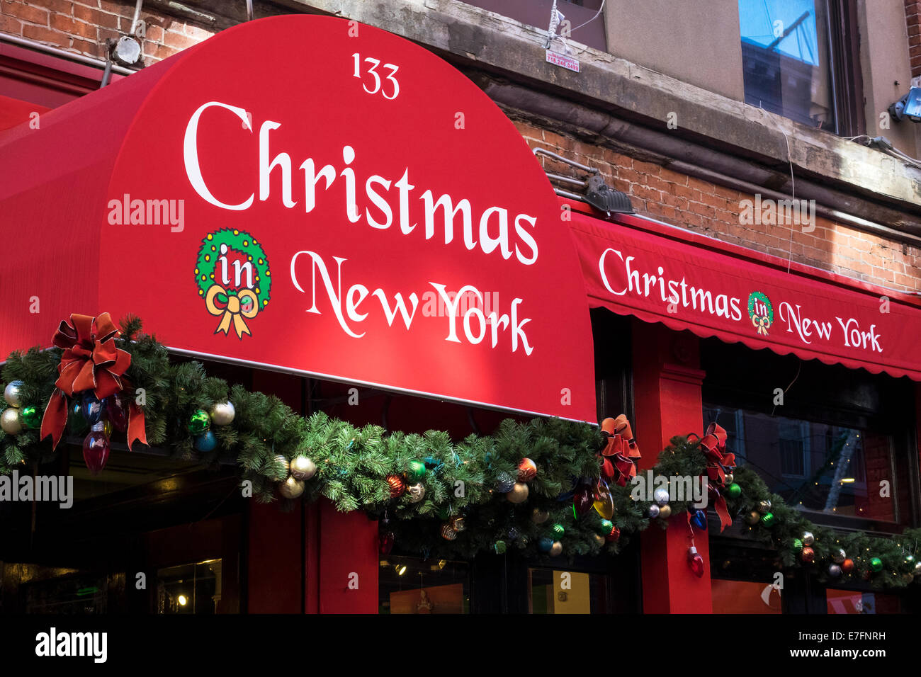 Weihnachten in New York, ein Geschäft mit nur Weihnachtsartikel ganzjährig Stockfoto