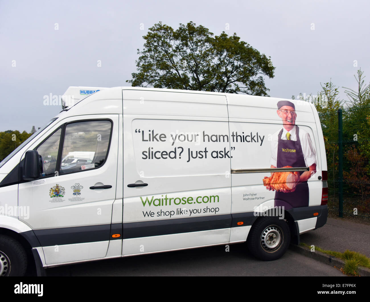 Waitrose Lieferwagen. Waitrose-Supermarkt, Comley Bank Road, Edinburgh, Schottland, Vereinigtes Königreich, Europa. Stockfoto