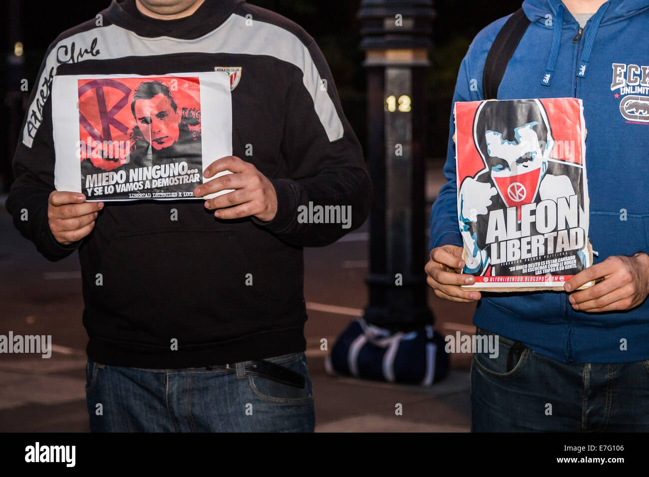 London, UK. 16. September 2014.  Antikapitalistische kollektiven Protest bei der spanischen Botschaft 2014 Credit: Guy Corbishley/Alamy Live News Stockfoto