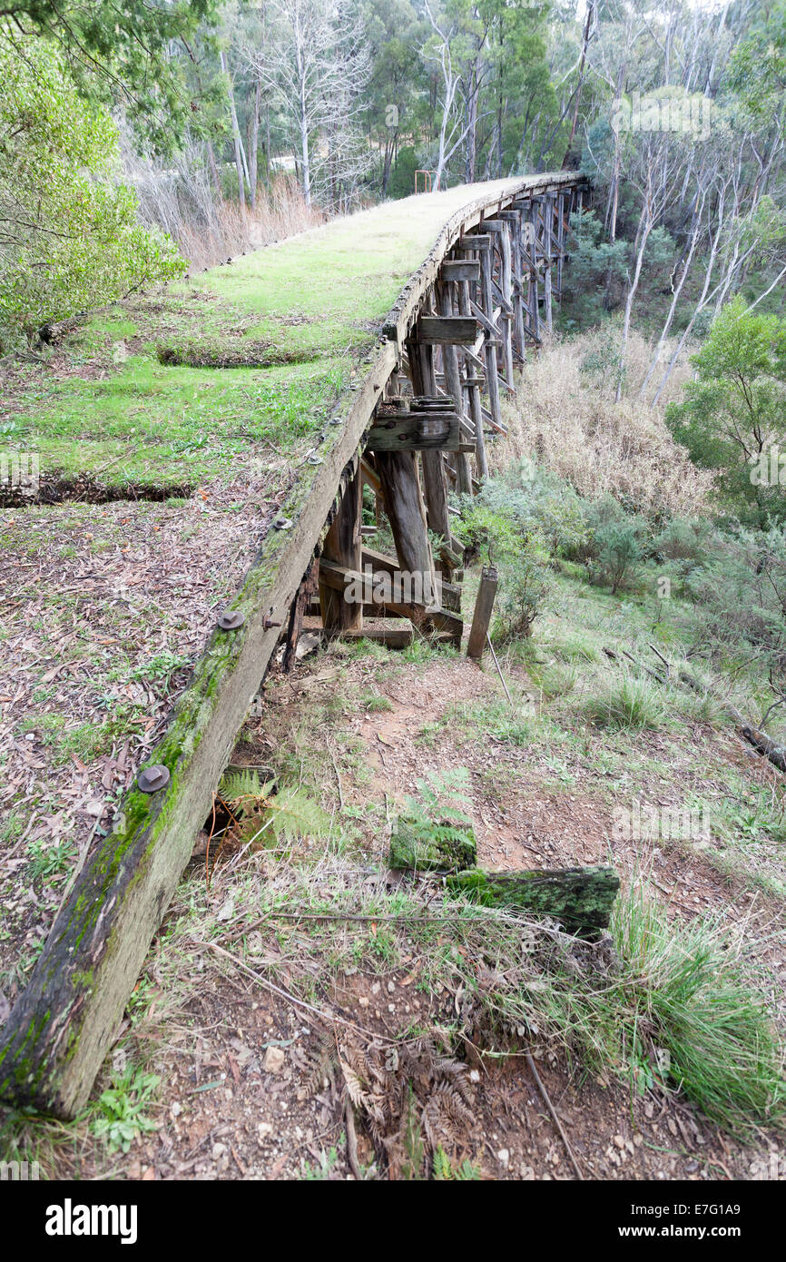 Die Brücke stellt ein herausragendes Beispiel des Holzbaus Bock, ein hohes Maß an Integrität Nowa Nowa ausstellen Stockfoto