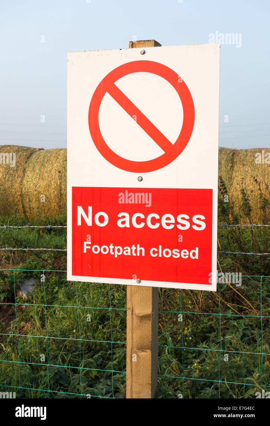 Kein Zugriff-Wanderweg geschlossen Schild in der Nähe von Hof. England, UK Stockfoto