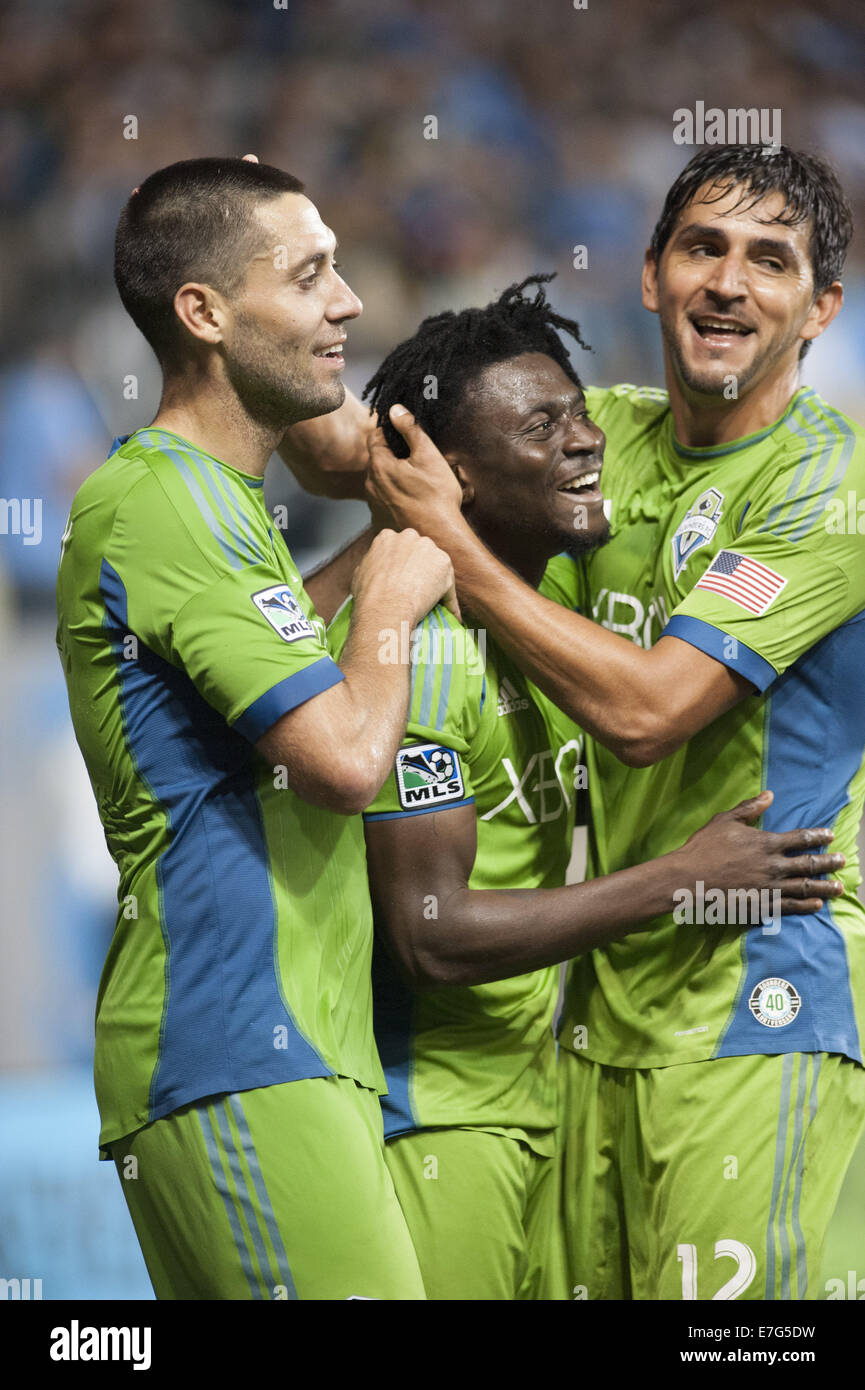 Chester, Pennsylvania, USA. 16. Sep, 2014. Seattle Echolot OBAFEMI MARTINS (9) feiert ein Tor mit Teamkollegen, CLINT DEMPSEY (2) und LEONARDO GONZALEZ (12) während der LAMAR jagen US OPEN CUP-Titel The Seattle Sounders gewannen mit 3: 1-Sieg gegen Philadelphia Union im PPL Park in Chester PA Credit: Ricky Fitchett/ZUMA Draht/Alamy Live News Stockfoto