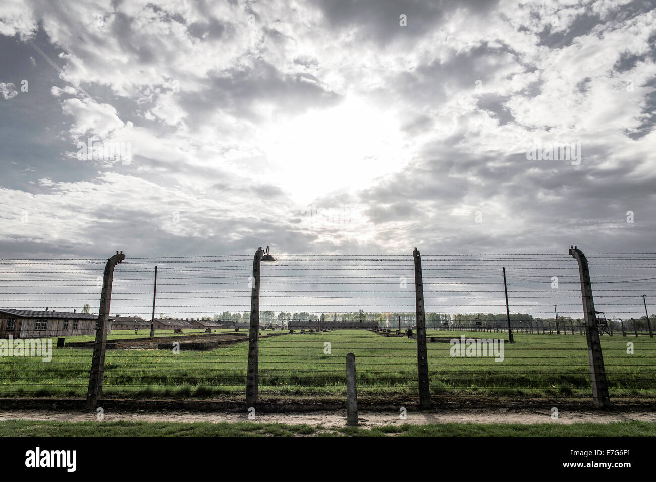 Stacheldrahtzaun, Vernichtungslager Auschwitz II-Birkenau, Oswiecim, Polen Stockfoto