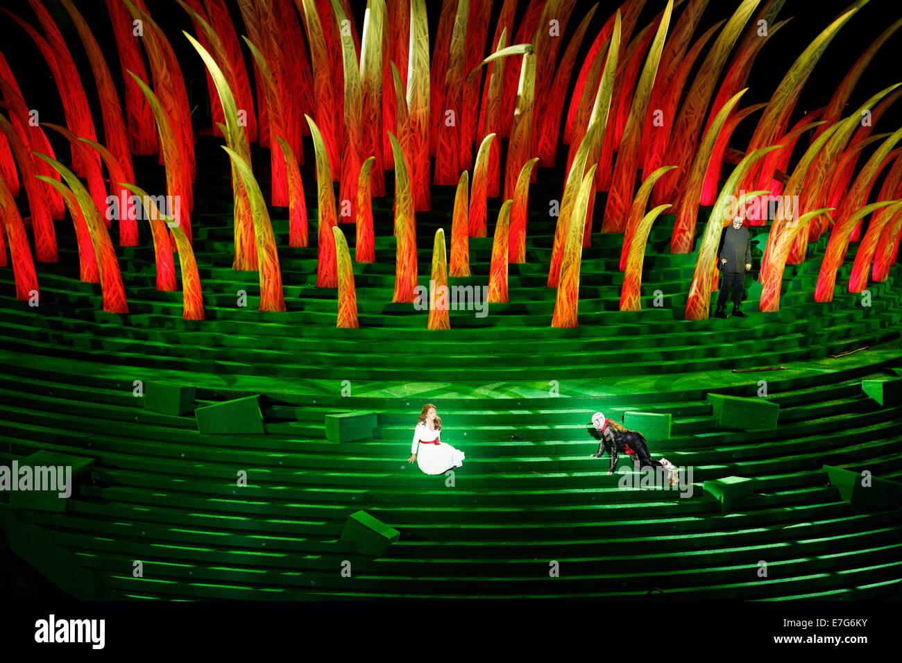 Die "Zauberflöte" von Wolfgang Amadeus Mozart, Opernaufführung auf einer schwimmenden Bühne auf dem Ufer des Bodensees Stockfoto