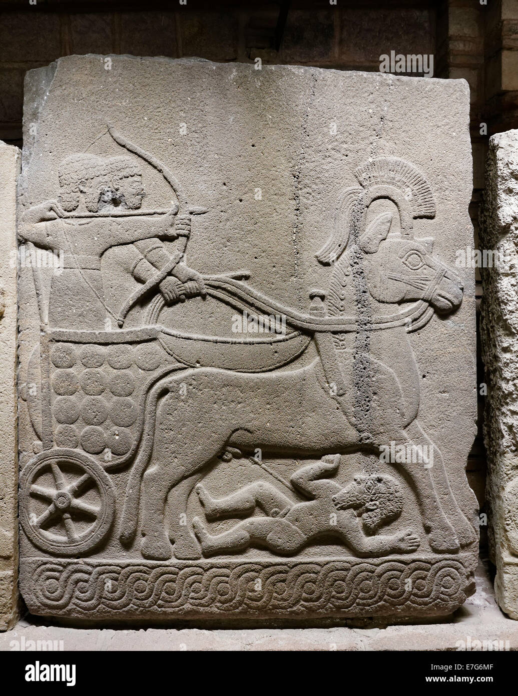 Relief von einem Wagen auf einer Orthostat aus Kargamış, Museum der Anatolian Zivilisationen oder Anadolu Medeniyetleri Müzesi, Ankara Stockfoto