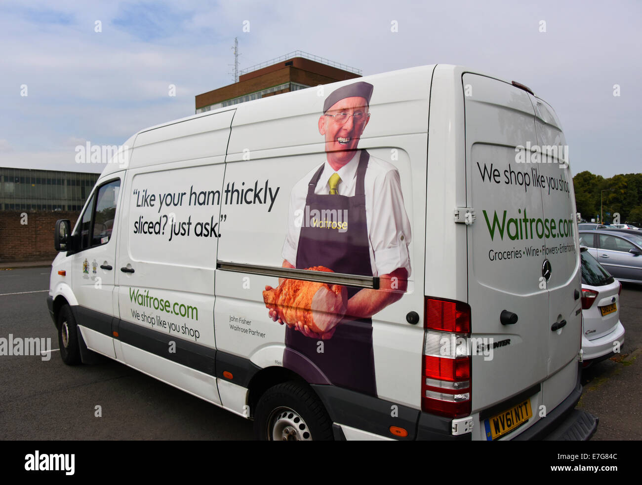 Waitrose Lieferwagen. Waitrose-Supermarkt, Comley Bank Road, Edinburgh, Schottland, Vereinigtes Königreich, Europa. Stockfoto