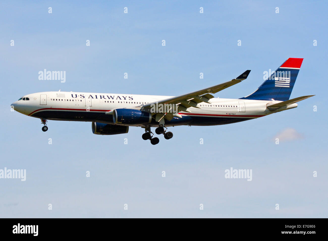 US Airways Airbus A330-200 nähert sich Start-und Landebahn 27L am Flughafen London Heathrow. Stockfoto