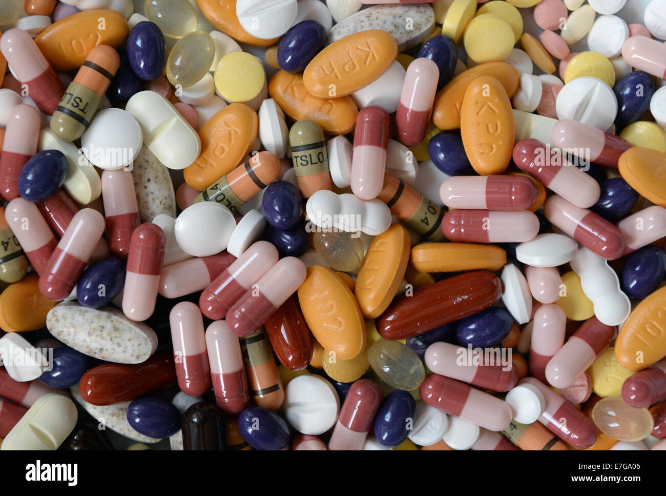 Tabletten und Pillen auf einem Tisch, 23. Juli 2014 in Hamburg. Stockfoto