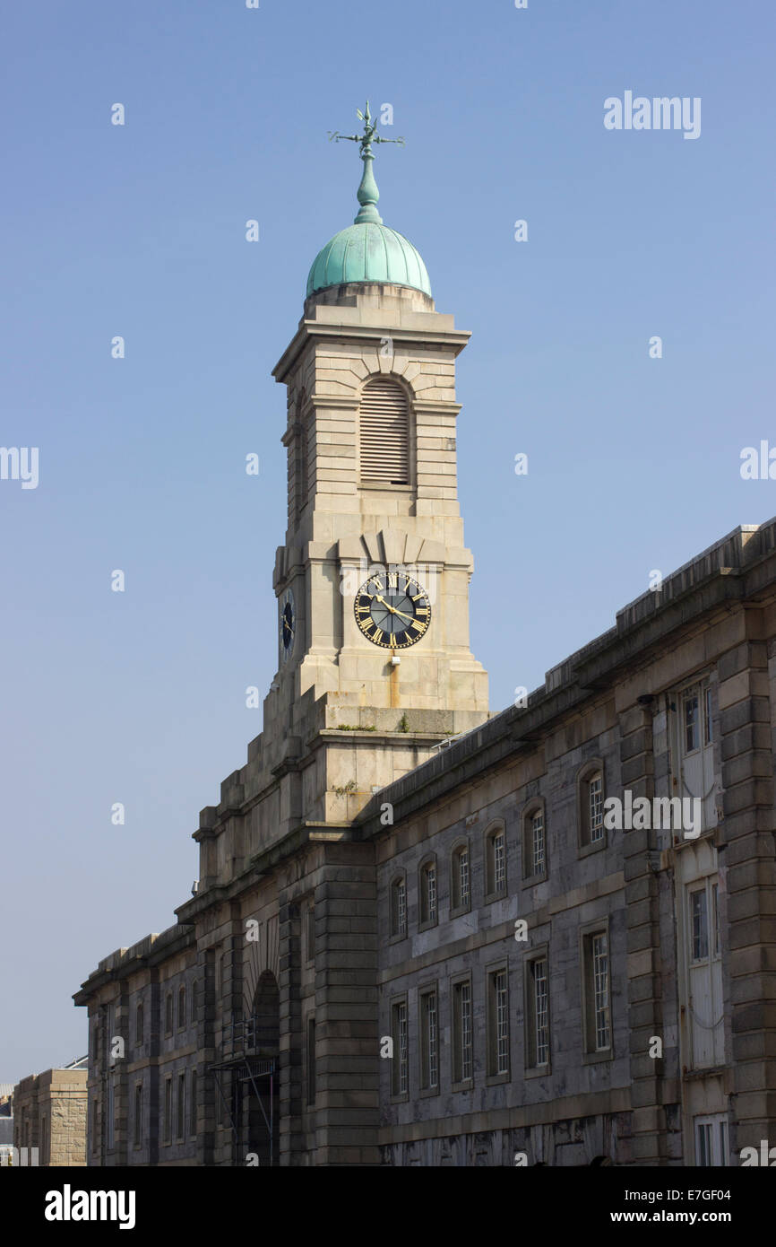 Uhrturm in der historischen, renovierten Marine Provisionen centre, Royal William Yard, Stonehouse, Plymouth Stockfoto