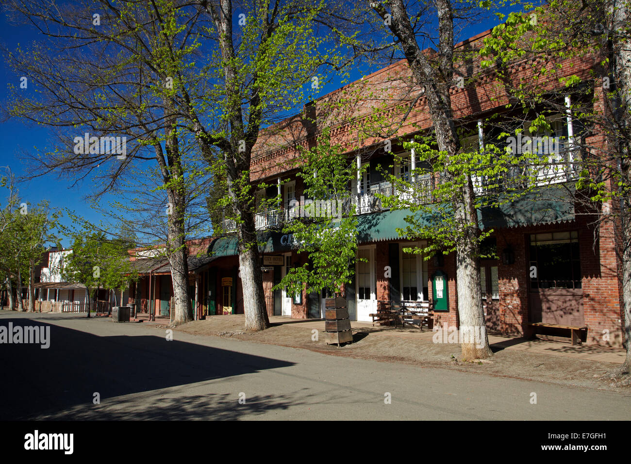Stadthotel (1856), Main Street, Columbia State Historic Park, Columbia, Tuolumne County, Ausläufer der Sierra Nevada, Kalifornien, US Stockfoto