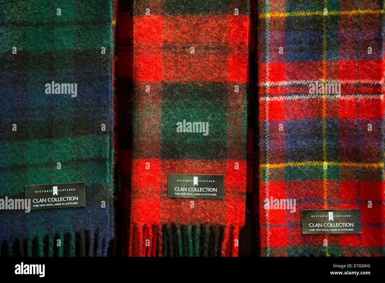 Schottische Tartan Schals zum Verkauf in Hightlands, Schottland Stockfoto