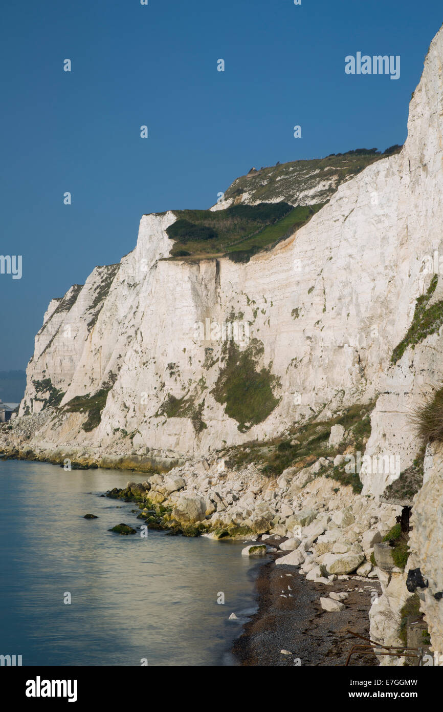 Nebligen Morgen über die weißen Klippen von Dover an Margarets Bay, Kent, England Stockfoto