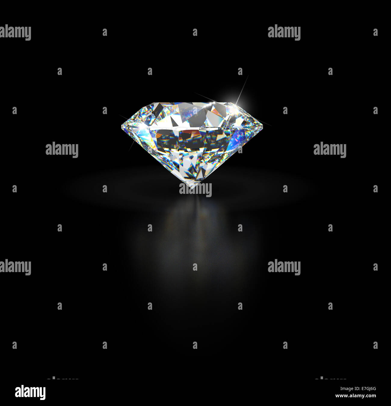Diamant auf Reflexion und leeren Raum für benutzerdefinierte Text auf schwarzem Hintergrund. Stockfoto